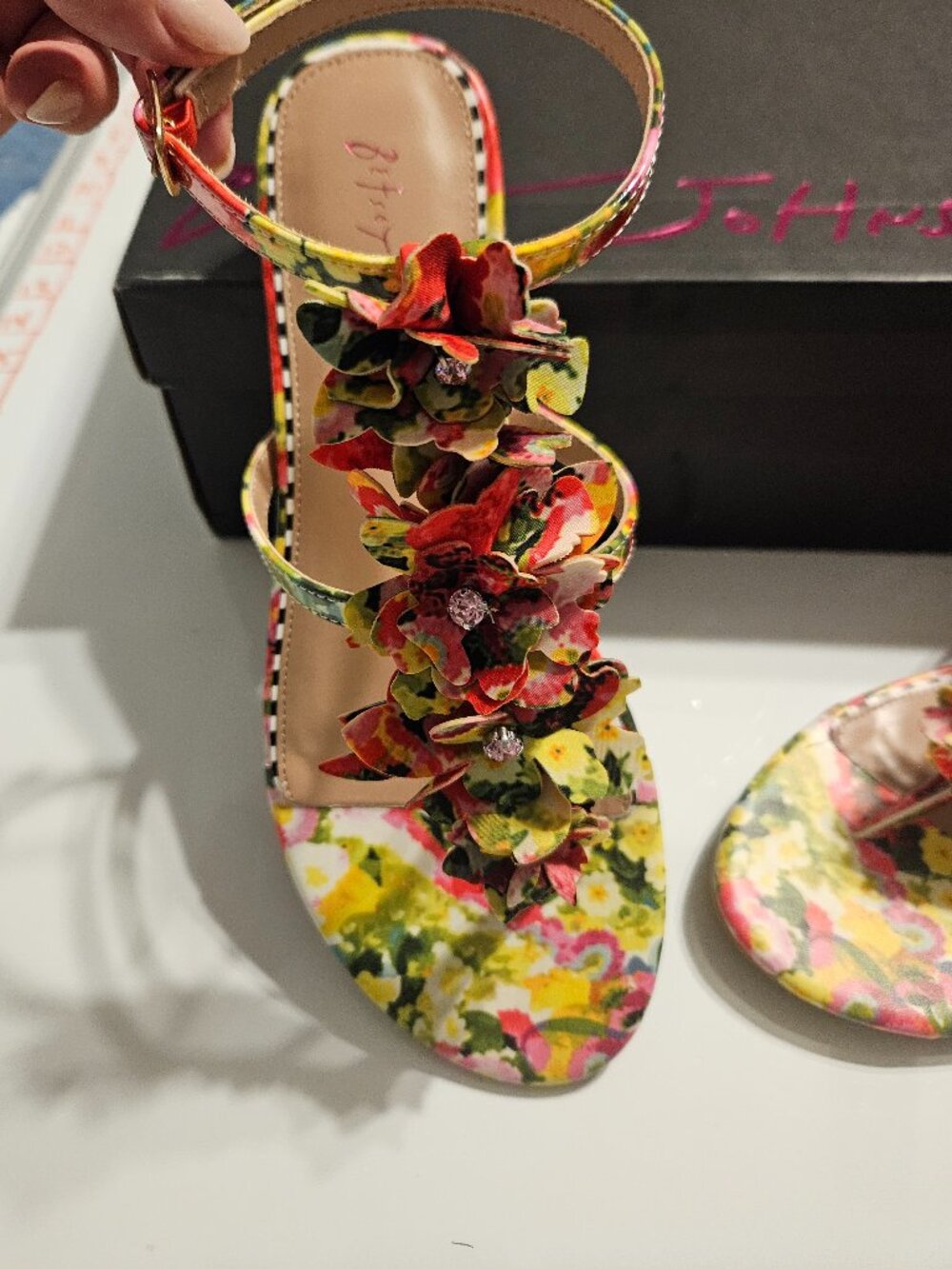 Betsey Johnson Floral Gladiator Round Toe Sandle Size 8.5 - Picture 2 of 10